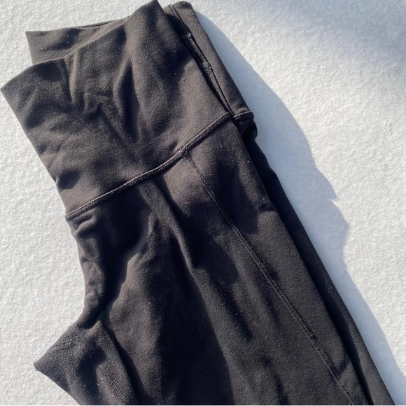 🖤Lululemon leggings, black, size 6.. Used 🖤 - Picture 2 of 12